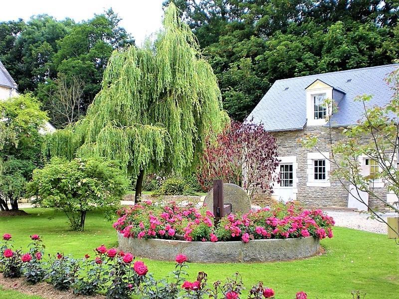 Hotel Le Manoir De Mathan Crepon A La Campagne 5 Mn D'Arromanches Et 10 Mn De Bayeux Экстерьер фото
